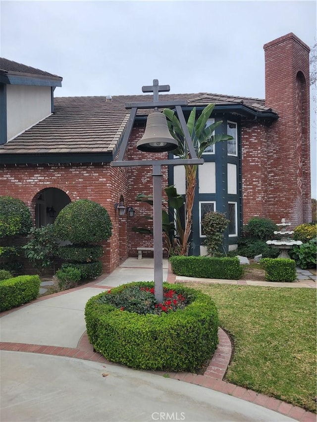 exterior space with a front yard