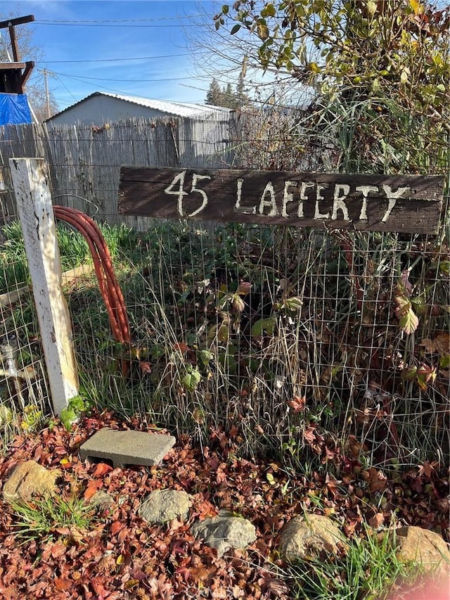 view of community / neighborhood sign