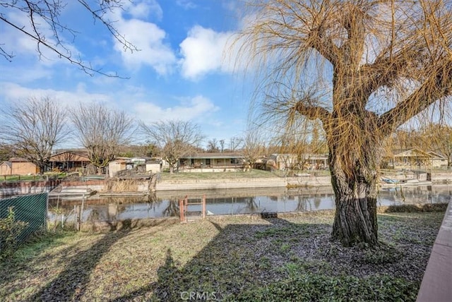 view of yard featuring a water view