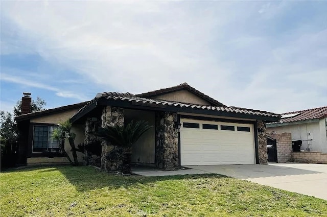 view of front of house with a front lawn and a garage