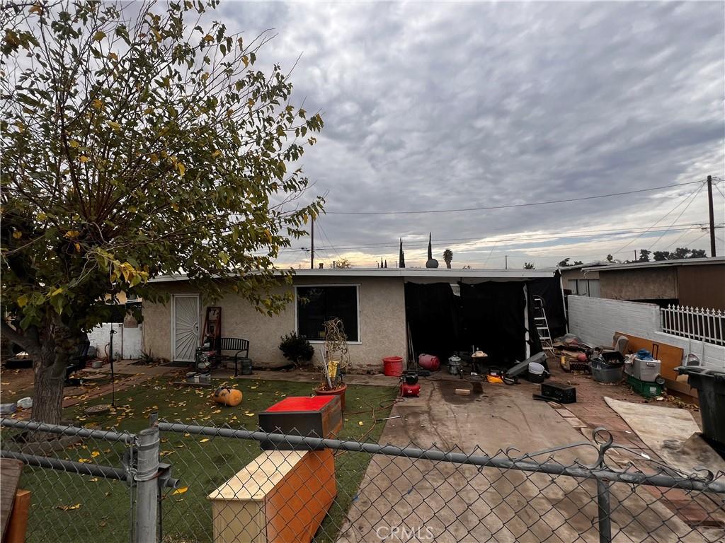 view of front of house with a patio