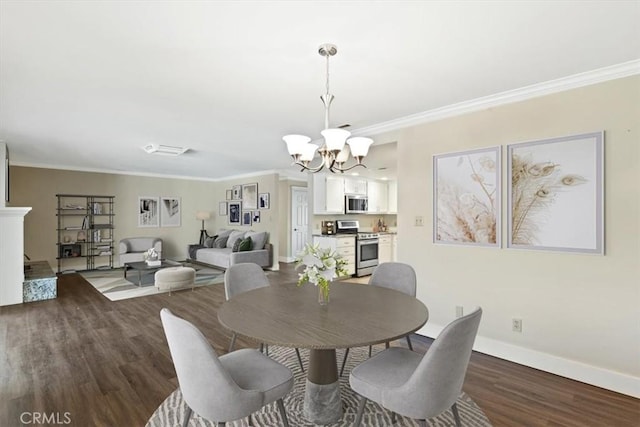 dining room with crown molding, dark wood-type flooring, and an inviting chandelier