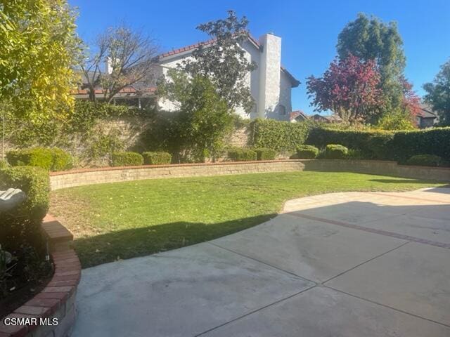 view of yard featuring a patio