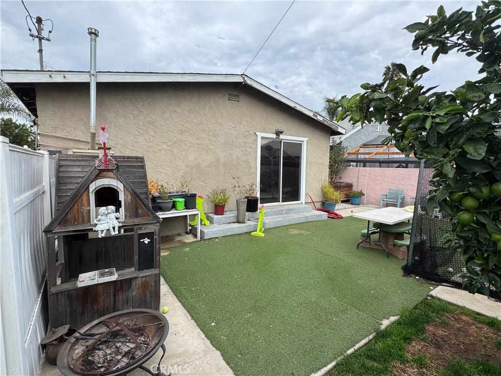 rear view of house featuring a yard