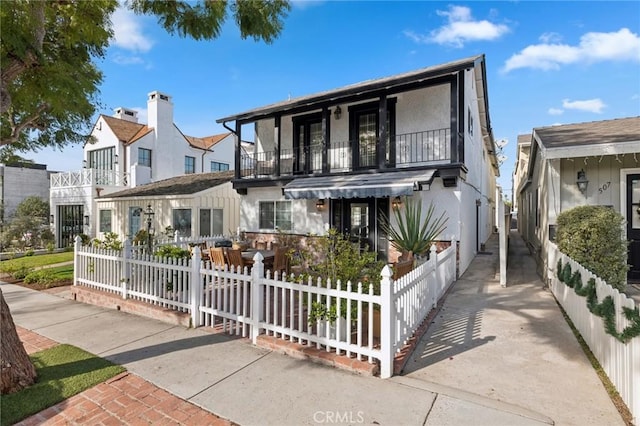 view of front of house with a balcony