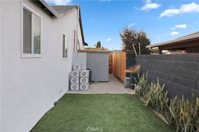 view of yard with a patio