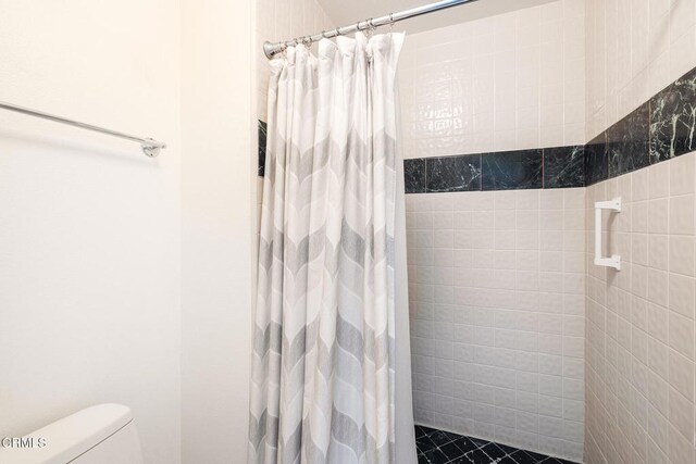 1590 Frazier St, Camarillo, CA 93012 - bathroom featuring tiled shower and tile patterned flooring