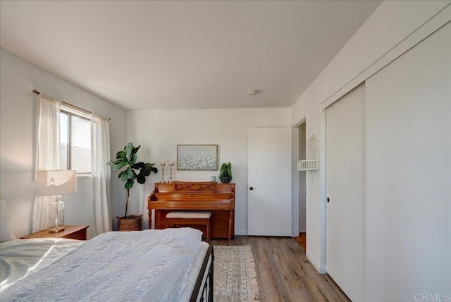 bedroom featuring light hardwood / wood-style floors and a closet