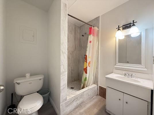 bathroom featuring toilet, a shower with curtain, and vanity