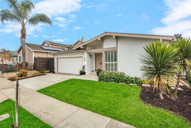 view of front of property featuring a front lawn and a garage