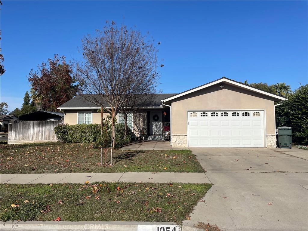 single story home featuring a garage