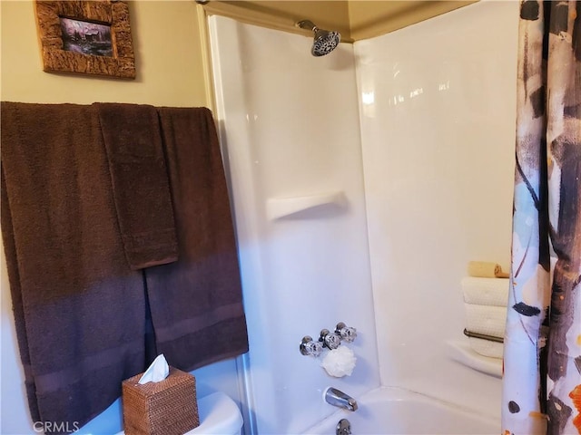 bathroom featuring shower / tub combo with curtain