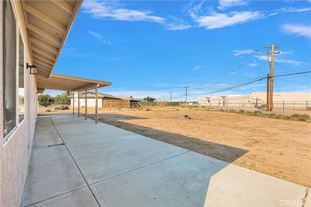 view of yard featuring a patio area