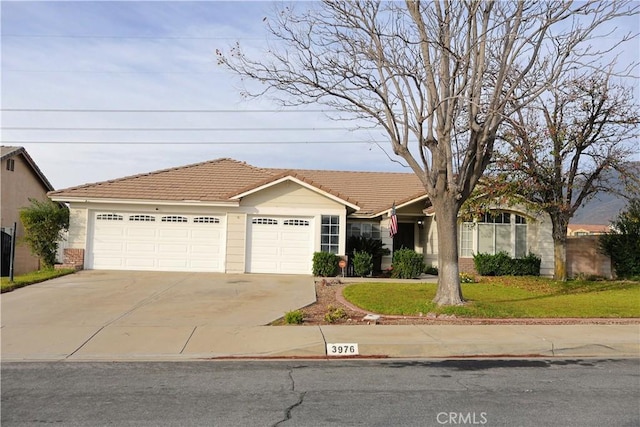 view of front of property featuring a garage and a front yard