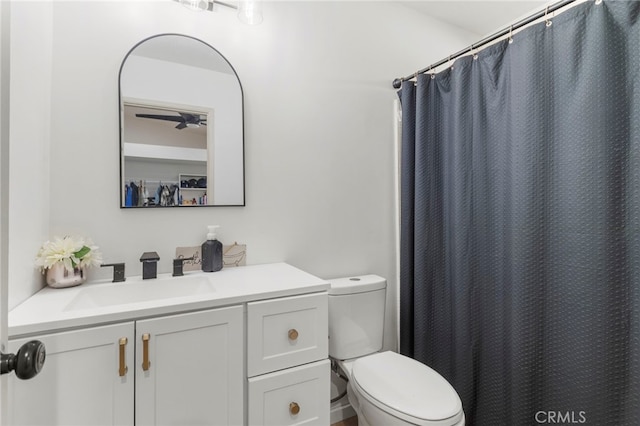 bathroom with toilet, vanity, and curtained shower