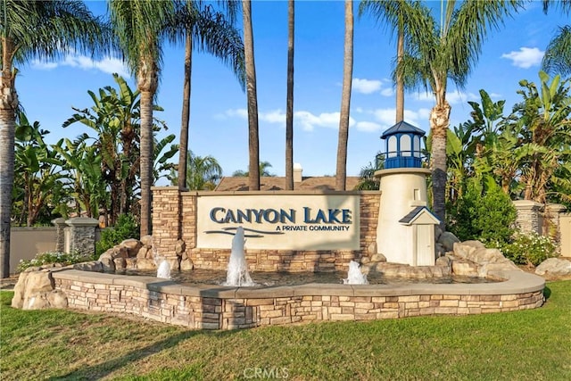 view of community / neighborhood sign