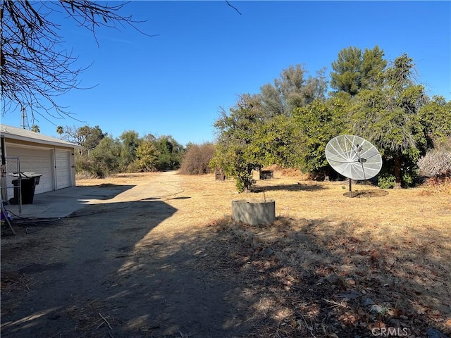 view of yard with a garage