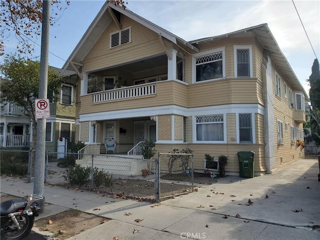 view of front of property featuring covered porch