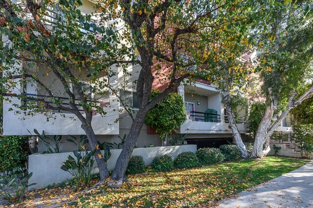 view of front of property with a balcony