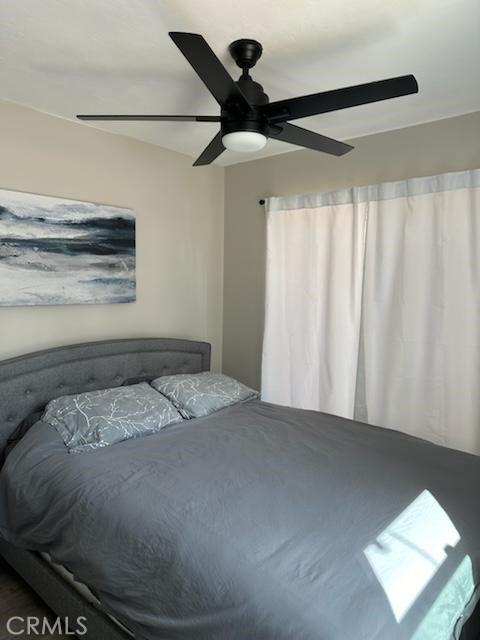 bedroom with ceiling fan