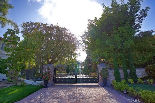 view of gate featuring a lawn