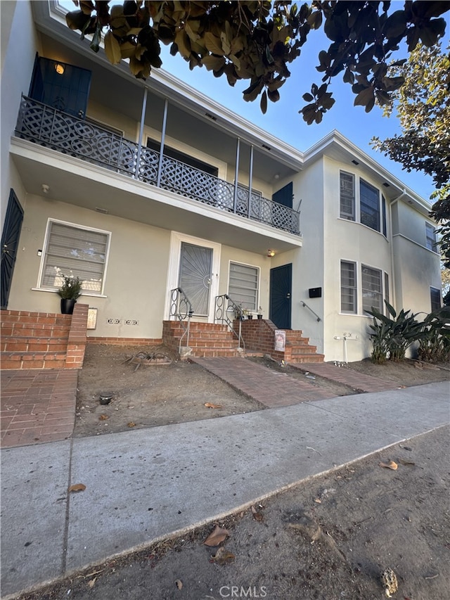 view of front of house with a balcony