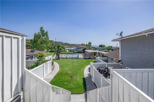 view of yard with a pool