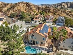 birds eye view of property featuring a mountain view