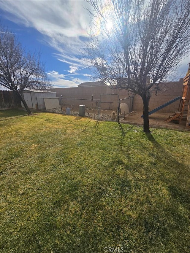 view of yard featuring a fenced backyard