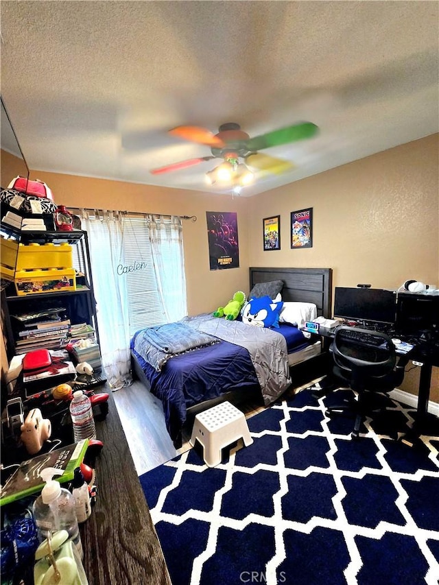 bedroom featuring a textured ceiling, ceiling fan, and hardwood / wood-style floors