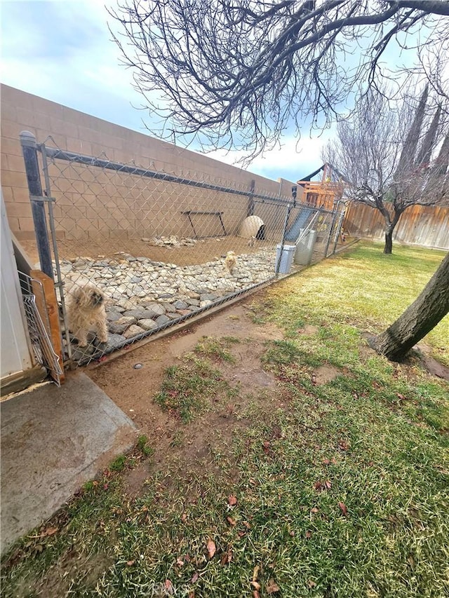 view of yard featuring fence