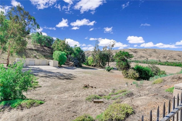 view of yard with a mountain view