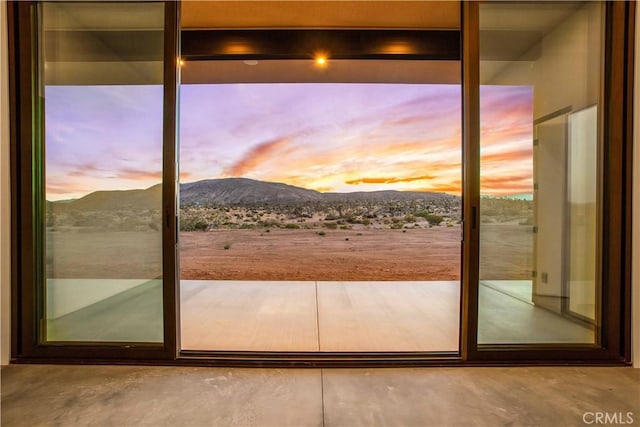 entryway featuring a mountain view