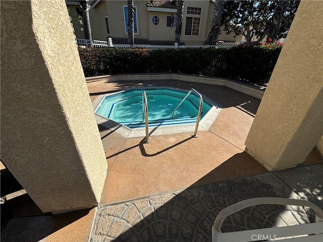 view of pool featuring an in ground hot tub