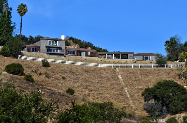 view of yard featuring a rural view