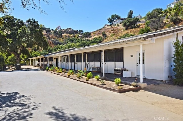 view of stable featuring a mountain view