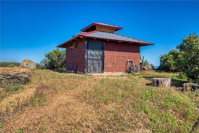 view of side of home with an outdoor structure