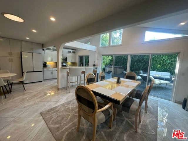 dining space with vaulted ceiling