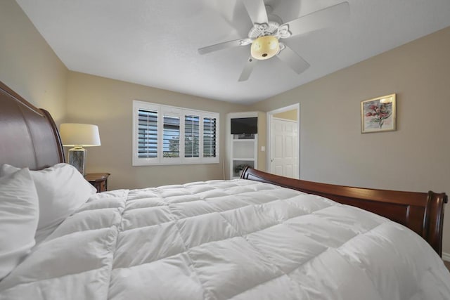 bedroom featuring ceiling fan