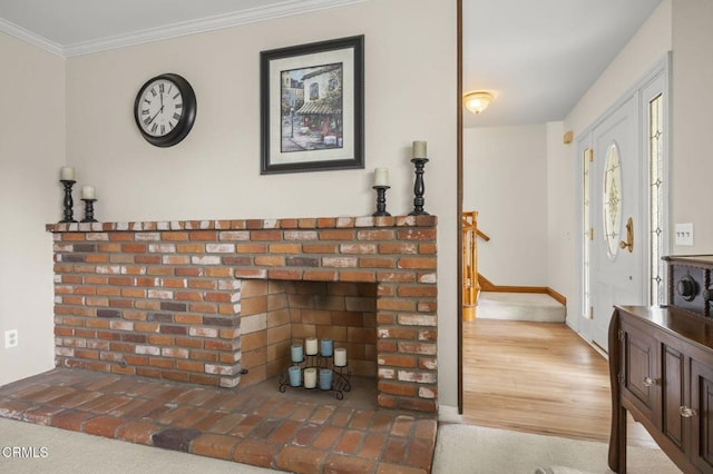 room details with crown molding and carpet flooring