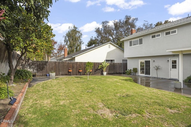 view of yard featuring a patio