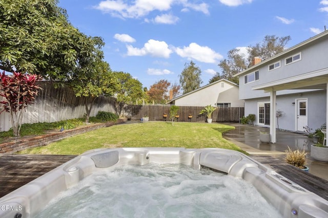 view of yard featuring a hot tub