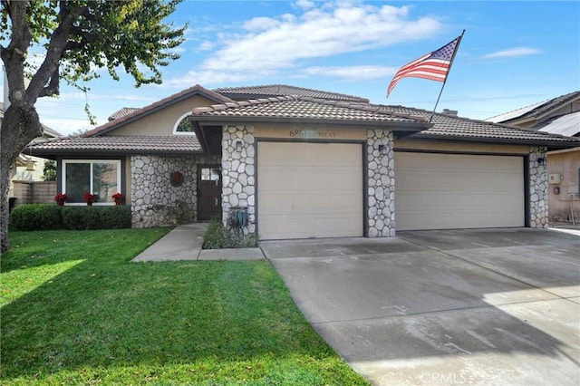 view of front facade with a garage and a front yard