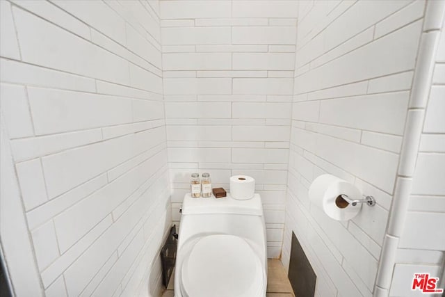 bathroom featuring toilet