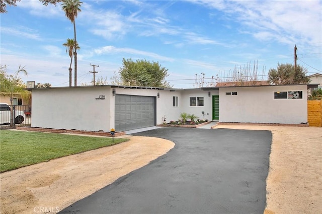 ranch-style home featuring a front lawn