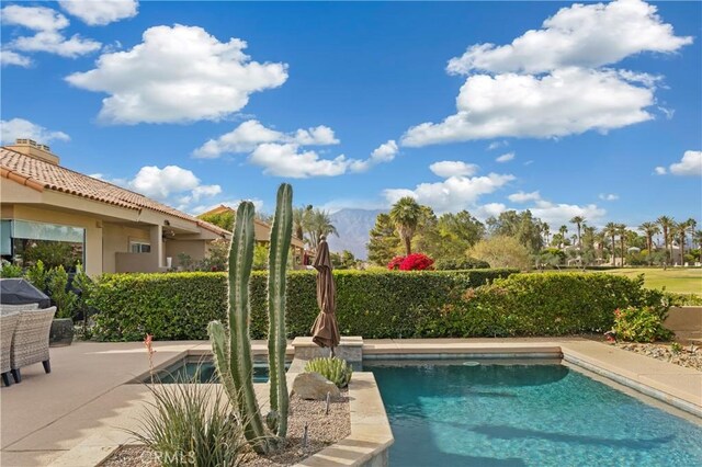 28 Pebble Beach Dr, Rancho Mirage, CA 92270 - view of pool featuring a fenced backyard and a mountain view