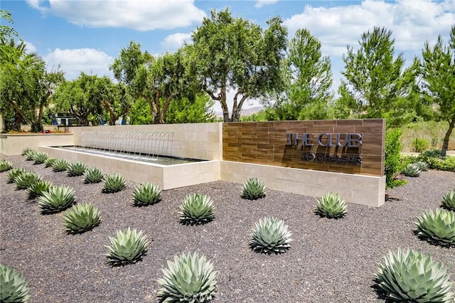 view of community / neighborhood sign