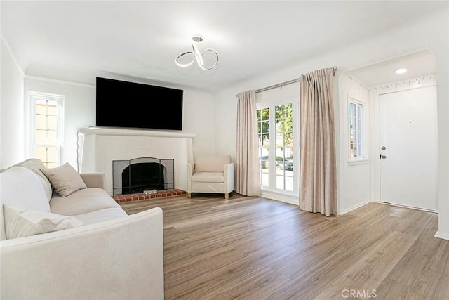 living room featuring light wood-type flooring and crown molding