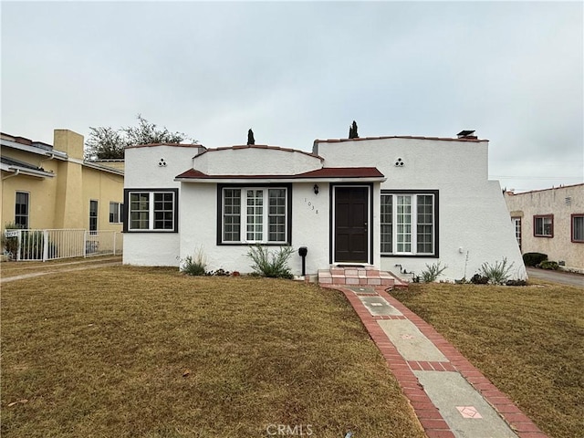 view of front of home with a front lawn