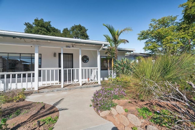 entrance to property featuring covered porch